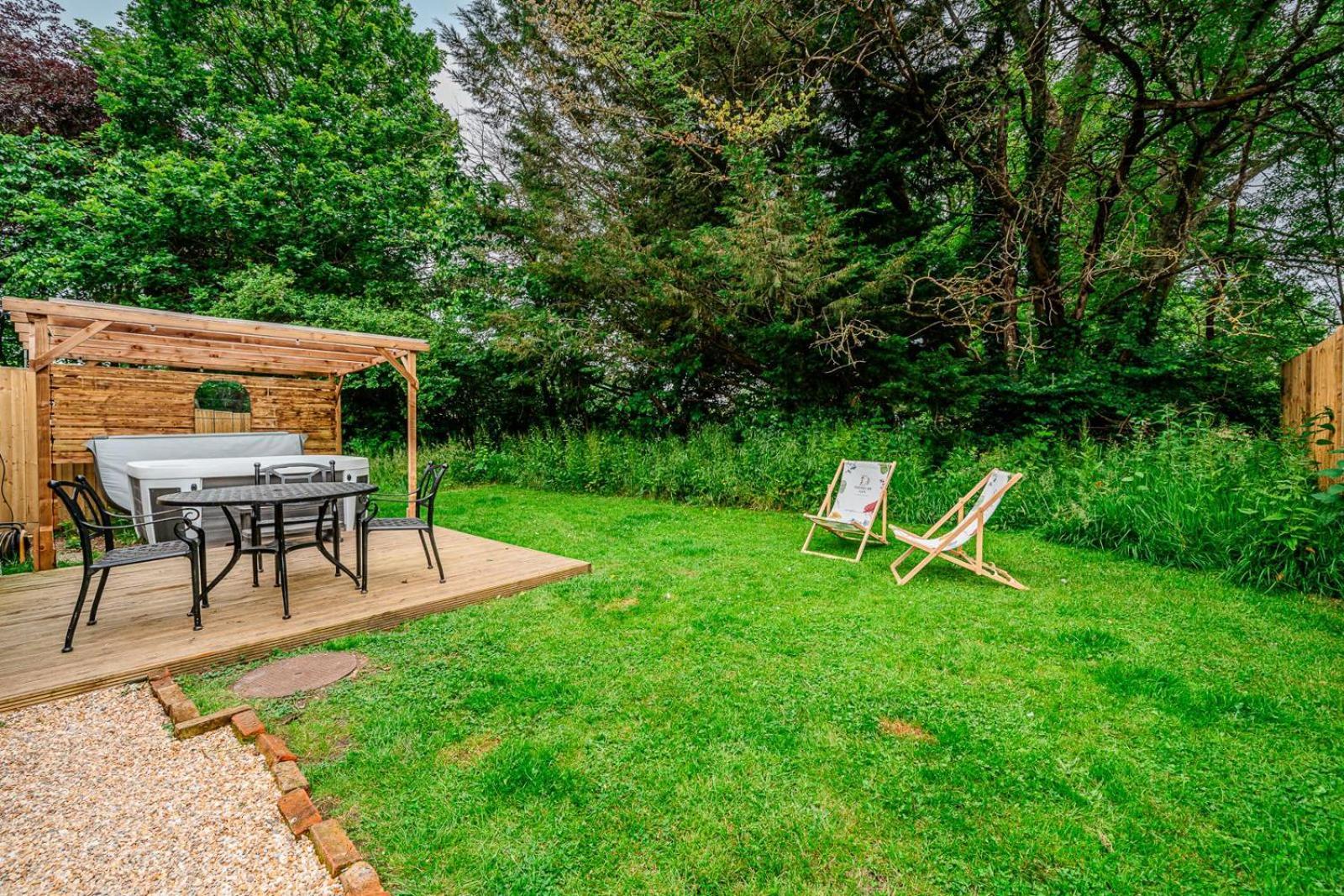 Cozy Cottage With Hot Tub! Cadnam Luaran gambar