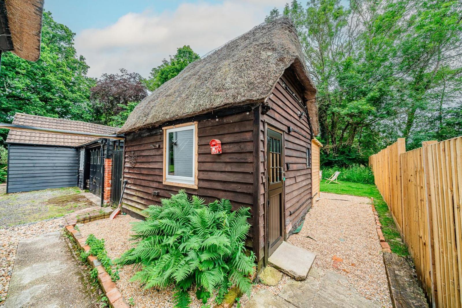 Cozy Cottage With Hot Tub! Cadnam Luaran gambar